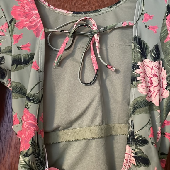 NWT AGUA BENDITA x TARGET One Piece Olive/Blush Peony Print - Picture 5 of 6